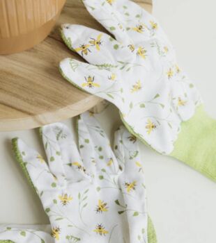 Personalised Garden Cover Up Bee Design Apron, 4 of 6