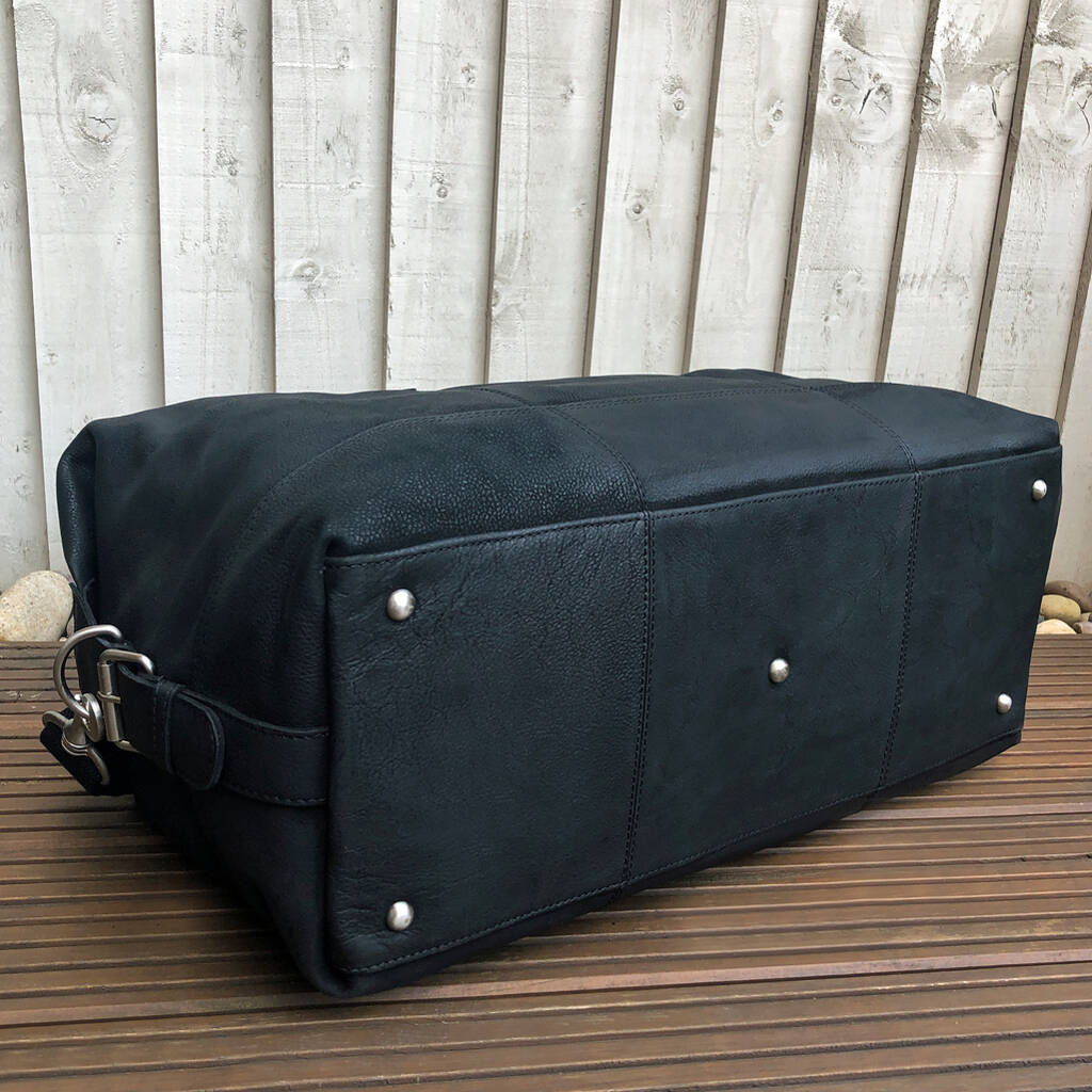 black gym holdall