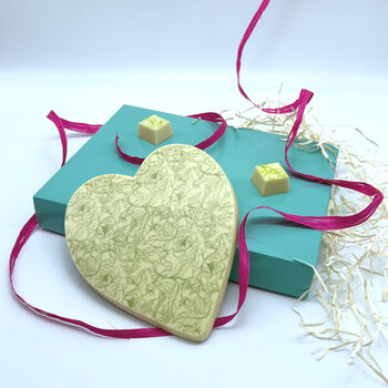 Large White Chocolate Floral Heart Gift, 3 of 5