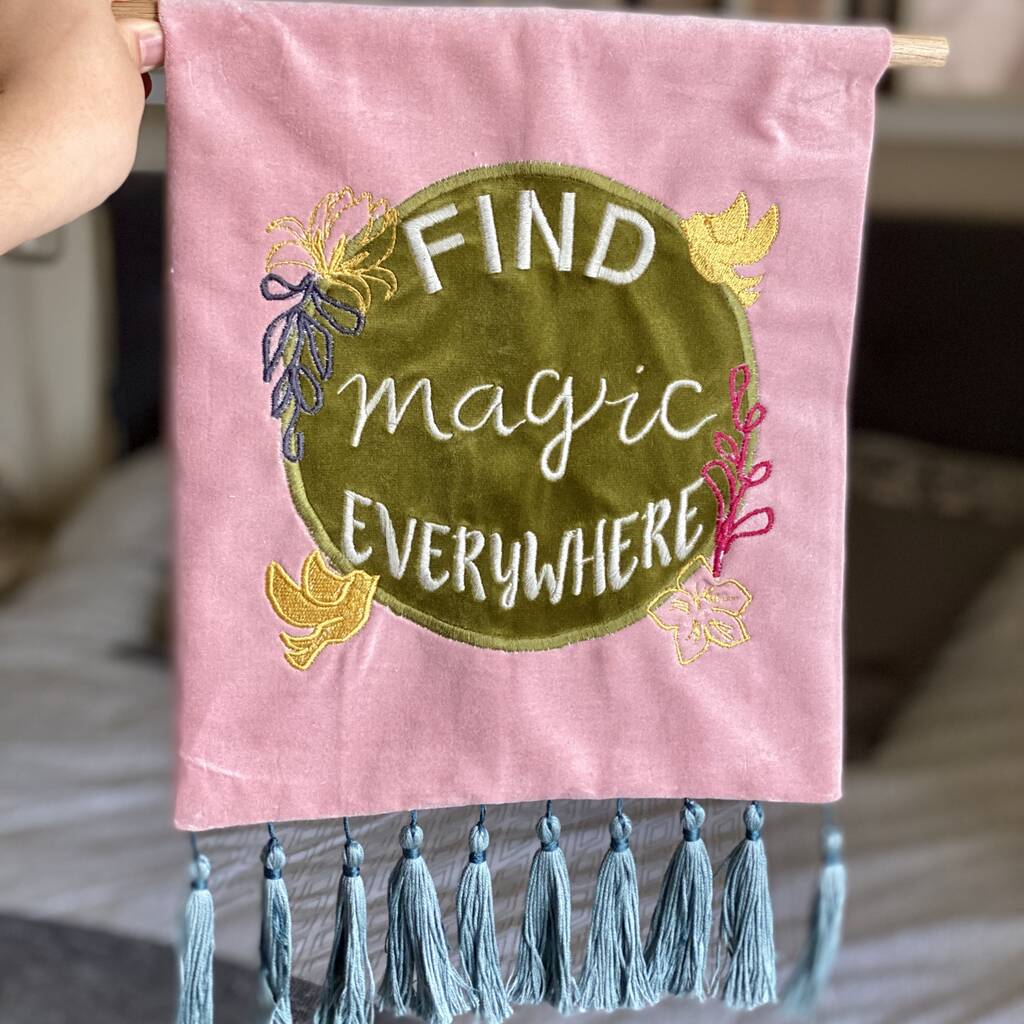Find Magic Velvet Embroidered Christmas Banner
