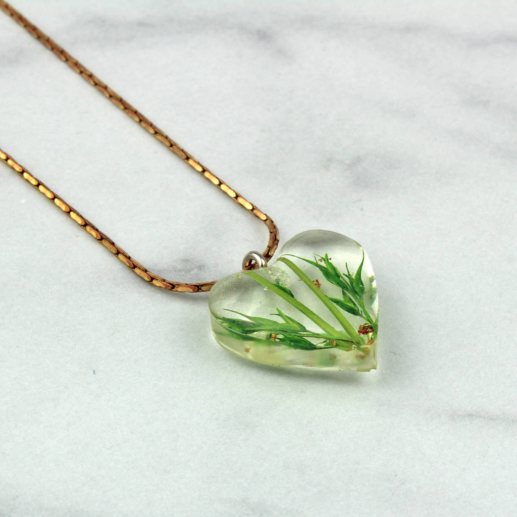 wren resin and dried flower necklace by charlie boots