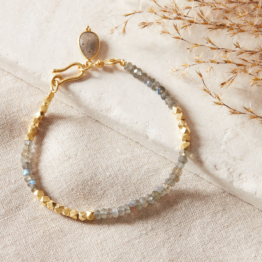 Amazon.com: 14K Yellow Gold Oval Aquamarine and Diamond Bracelet (6 Inch  Length): Clothing, Shoes & Jewelry