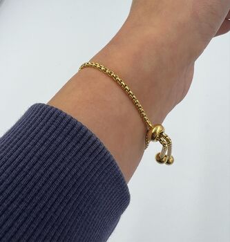 Adjustable Clover Bracelet In Pearl And Gold, 5 of 6