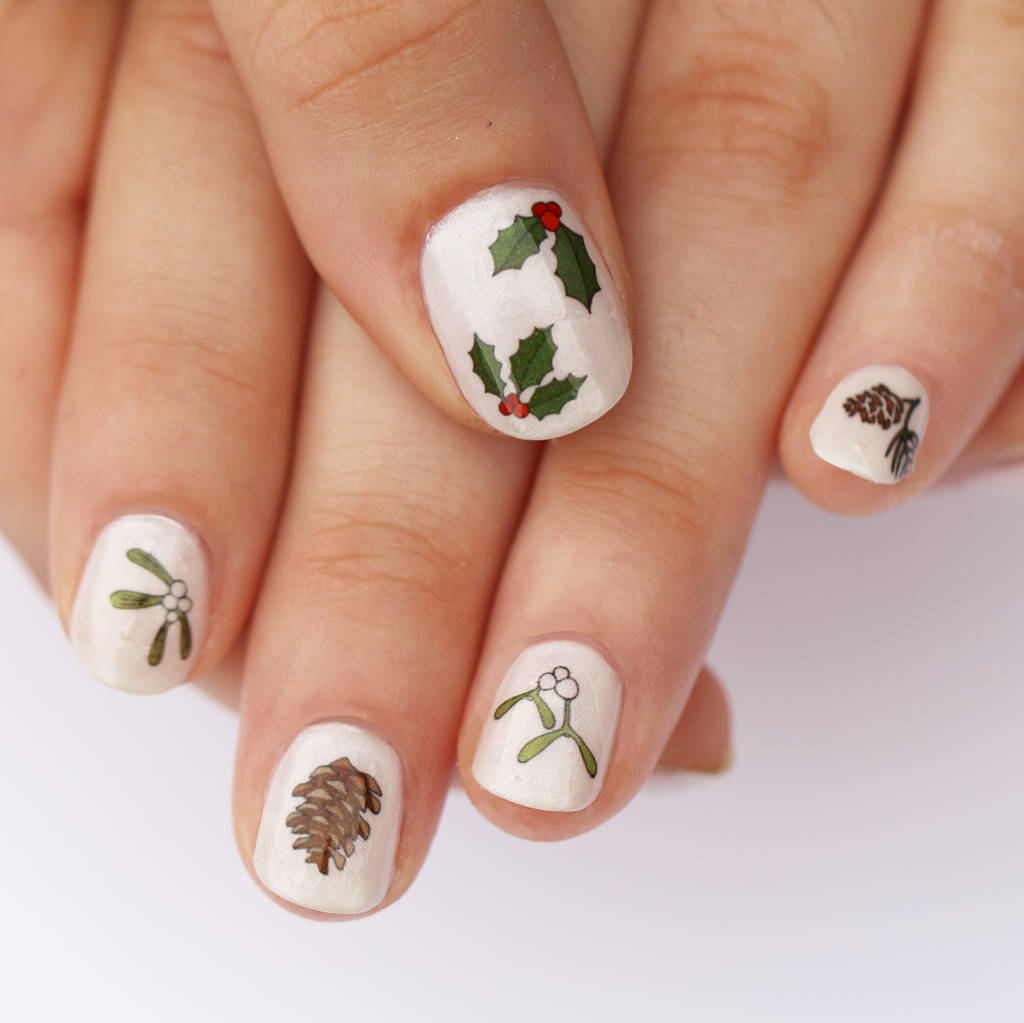 40 Beautiful Christmas Nail Designs on Short Nails