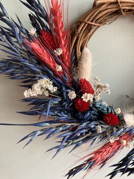 Kings Coronation Dried Flower Wreath, 3 of 5