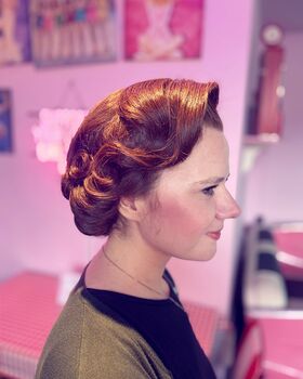 One Hour Vintage Hair Or Make Up Tutorial Experience In Margate, 2 of 9