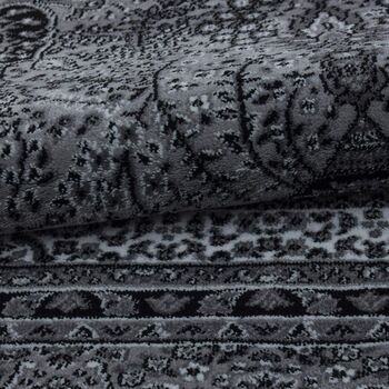 Vintage Traditional Carpet Oriental Design, 2 of 4