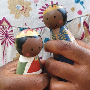 Five Iconic African Queens Wooden Peg Dolls Gift Set, 4 of 4