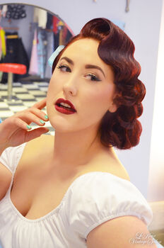 One Hour Vintage Hair Or Make Up Tutorial Experience In Margate, 4 of 9