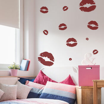 Reusable Plastic Stencils Five Pcs Lips With Brushes, 3 of 5