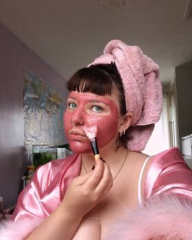 British Pink Clay Mask And Illuminating Mask Oil Set, 5 of 8