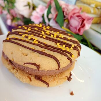 Salted Caramel Cookie Sandwich – Runny Caramel Centre, 3 of 6