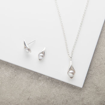 Calla Lily Pendant And Earrings Pearl Jewellery Set, 4 of 12