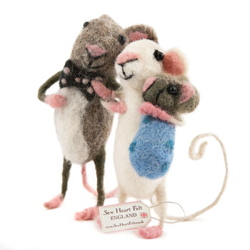Couple Carrying Baby Boy Mouse, 3 of 9