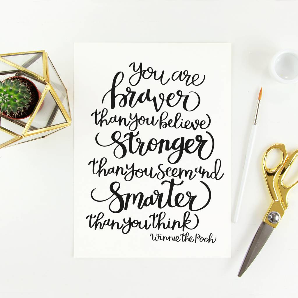 Collana LParkin “You Are Braver Than You Believe” Con Pietra Portafortuna – Regalo Di Laurea, Incoraggiamento E Ispirazione Per Amica O Famiglia (Gioiello In Acciaio Inossidabile, Catena 50cm +5cm, Disponibile In 12 Mesi)