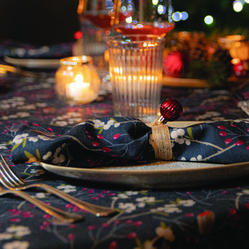 Luxury Christmas Napkin Sets Robin And Berries Navy, 3 of 3