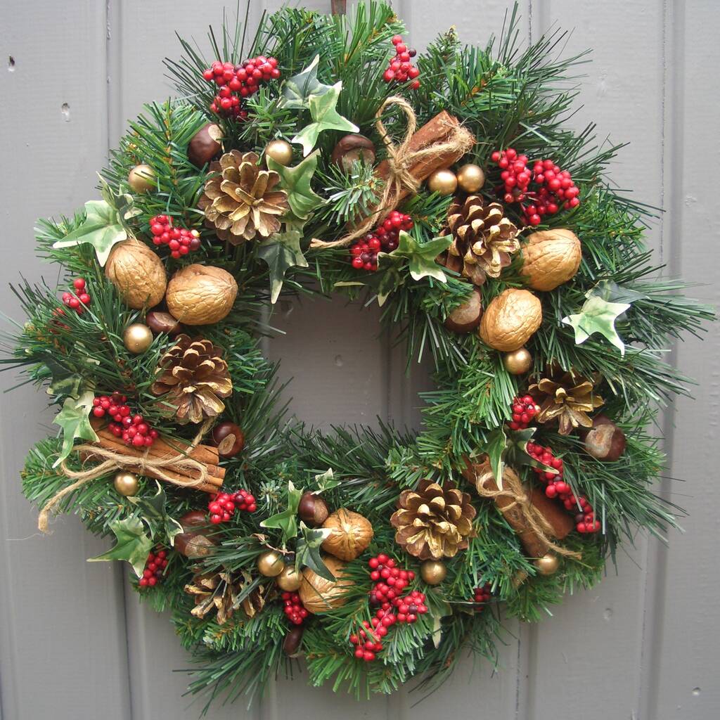 Classic Traditional Christmas Wreath By Pippa Designs ...