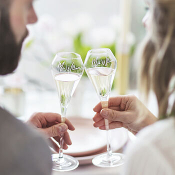 Personalised Tulip Champagne Flute Set For Couples, 3 of 8