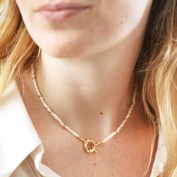 Round Clasp And Pearls Necklace In Gold, 4 of 5