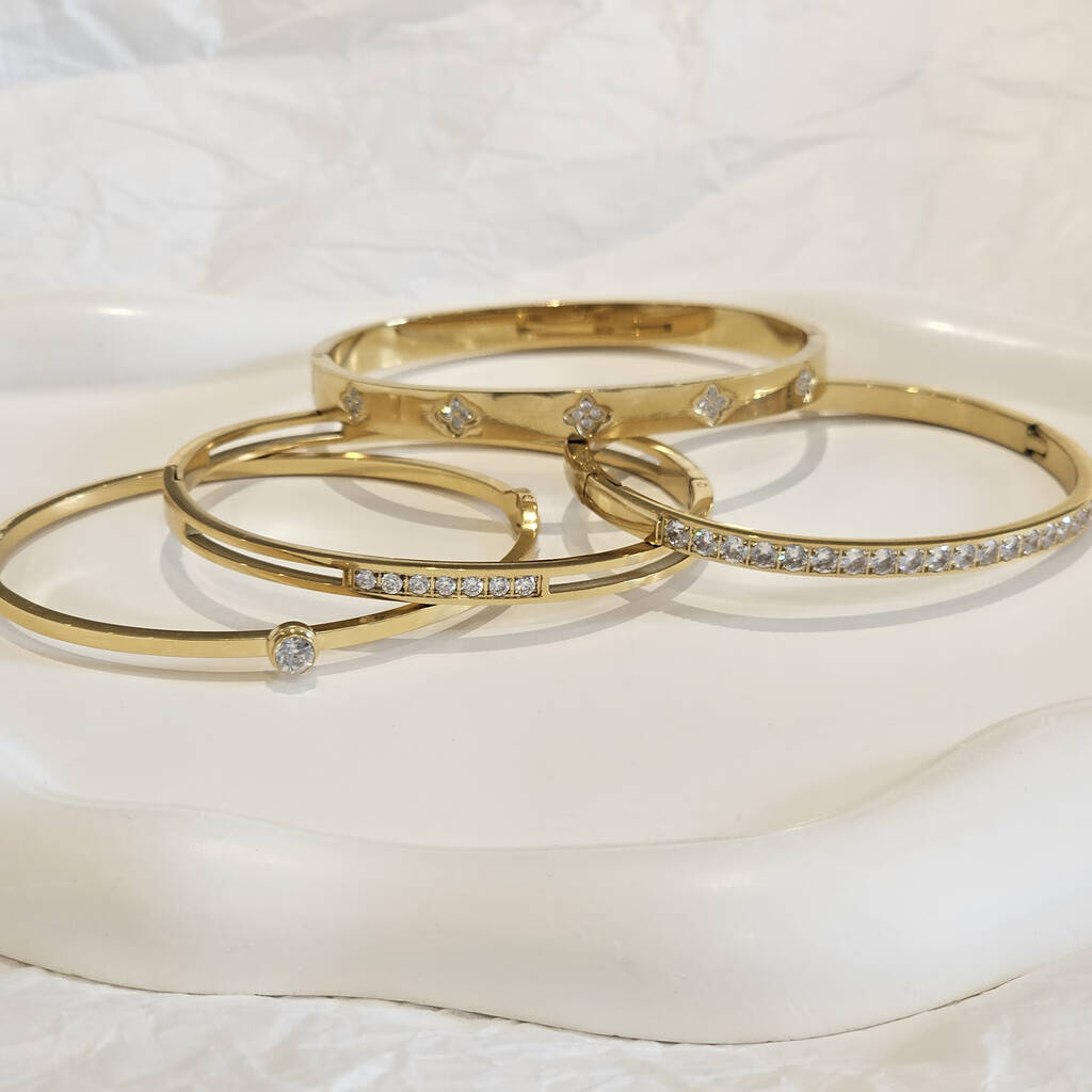 thumbnail image 2 of Textured Four-Leaf Clover Stainless Steel Bracelet Set For Women, Suitable For Multiple 2 of 14