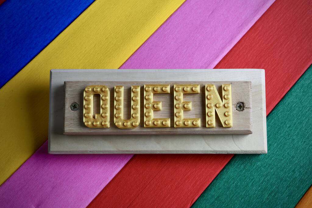'Queen' Decorative Sign, 1 of 2