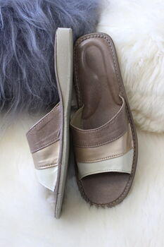 Woman's Brown Open Toe Slippers, 5 of 6