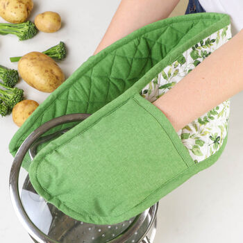 Personalised Meadowbrook Apron And Oven Mitt Set, 6 of 10