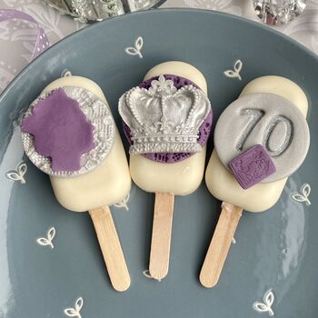 Queen's Jubilee Personalised Trio Of Cakesicles, 5 of 12