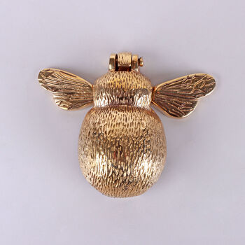 G Decor Golden Bee Polished Brass Door Knocker Elegant Front Door Hardware Fitting, 3 of 5