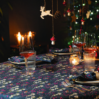 Luxury Christmas Heavy Linen Feel Tablecloth Robin And Berries Navy, 5 of 7