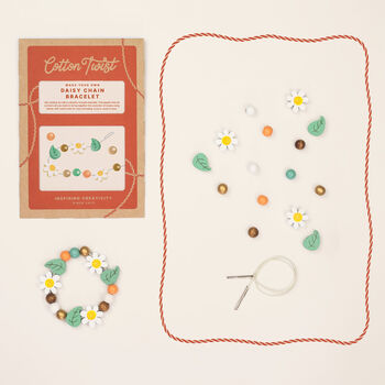 Make Your Own Daisy Chain Bracelet, 3 of 8