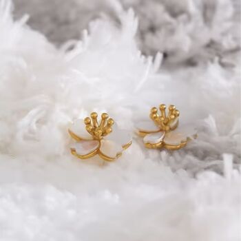 Monaco D’or Pearl Vintage Gold Centi Flower Earrings, 2 of 4