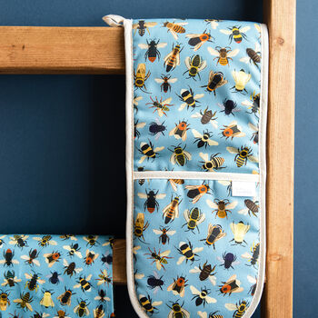 Bumble Bee Print Oven Gloves, 4 of 5