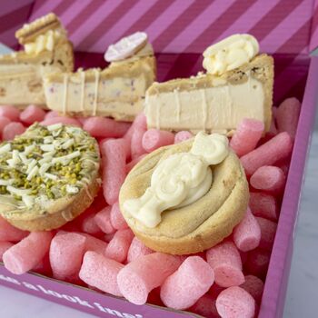 The White Chocolate Deluxe Cookie And Cookie Pie Gift Box, 4 of 12