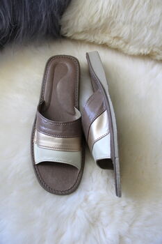 Woman's Brown Open Toe Slippers, 6 of 6
