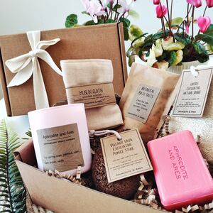 personalised gift sets for her
