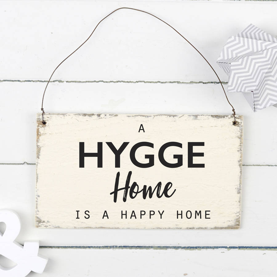 Feel home перевод. Hygge надпись. Хюгге надпись. Hygge логотип. Надпись хюгге красивая.