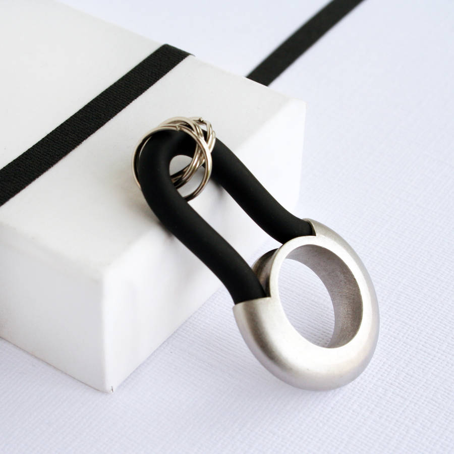 Image of Men's Timeless Round Key Ring, Silver/Black