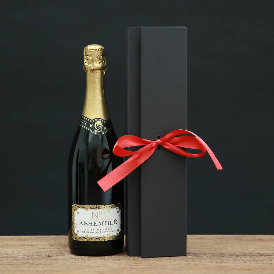 premium sparkling wine gift set by the new zealand cellar
