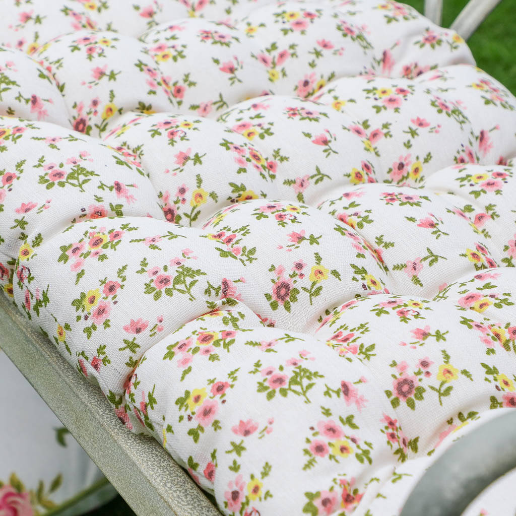 Country Rose Padded Garden Bench Cushion By Dibor
