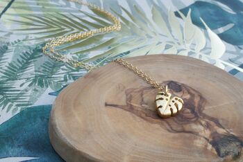 Monstera Leaf Necklace Yellow Gold, 2 of 3