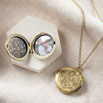 Vintage Style Locket Necklace: Floral Mandala Pendant. Photo Bouquet Charm For Bride