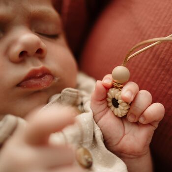 Dainty Daisy Beige Breastfeeding And Teething Necklace, 2 of 3