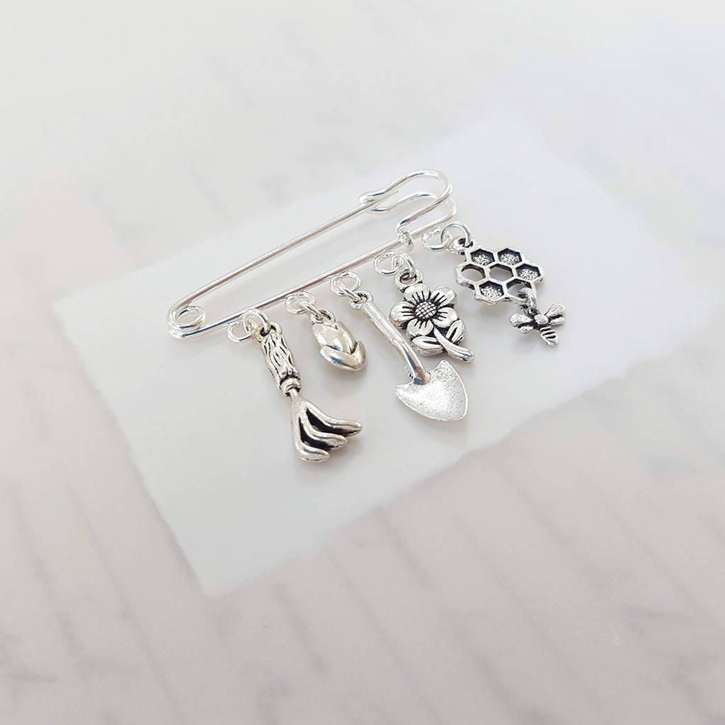 bee in your garden brooch by zamsoe