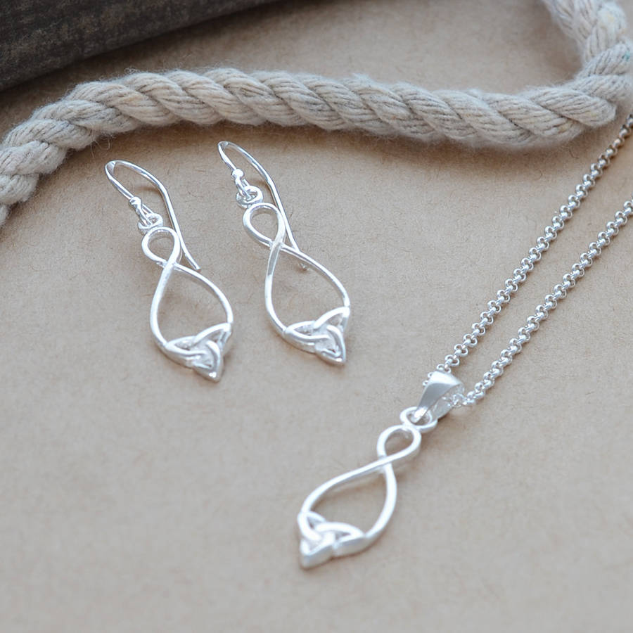 Collana Celtica In Argento Sterling 925 Con Ciondolo Cuore Intrecciato E Nodo Dell'Infinito - Lunghezza 45,7 Cm - Regalo In Scatola