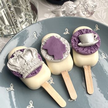 Queen's Jubilee Personalised Trio Of Cakesicles, 4 of 12