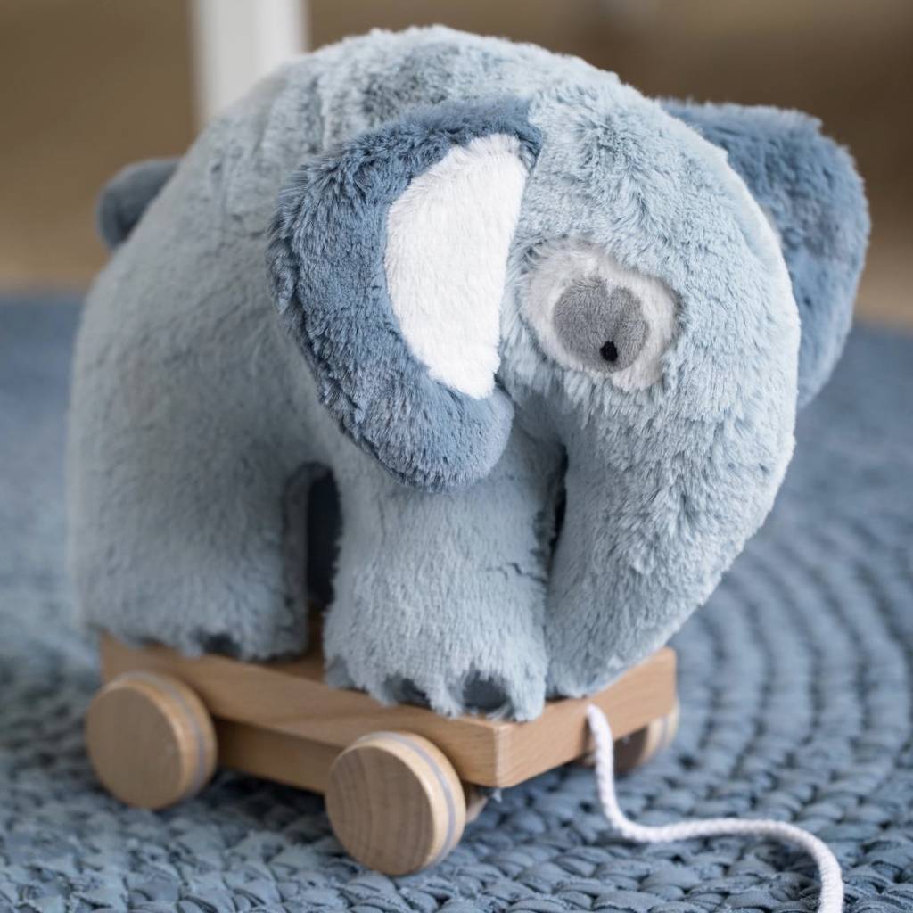 elephant pull along toy by crafts4kids