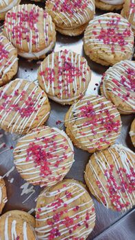 White Choc And Raspberry Cookie Sandwich – Fruit Centre, 3 of 3