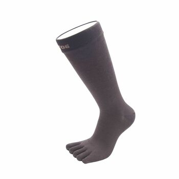 Essential Men Plain Cotton Toe Socks, 2 of 4