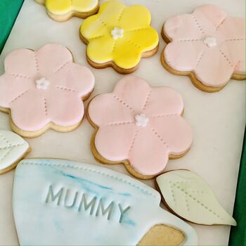 Mother's Day Biscuit Flowers Letterbox Gift, 2 of 7